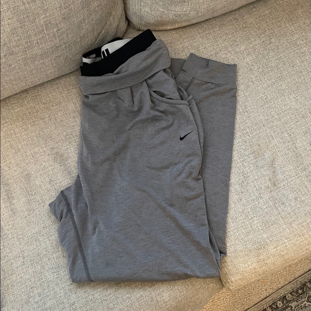 VGUC Gray Nike Women’s Joggers size L Large